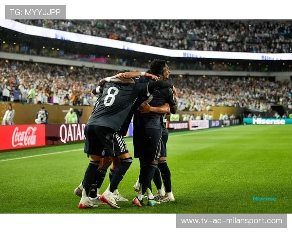 皇马中路直塞穿透,黄潜防线被打身后,皇马中场核心 皇马中路直塞穿透,黄潜防线被打身后,皇马中场核心